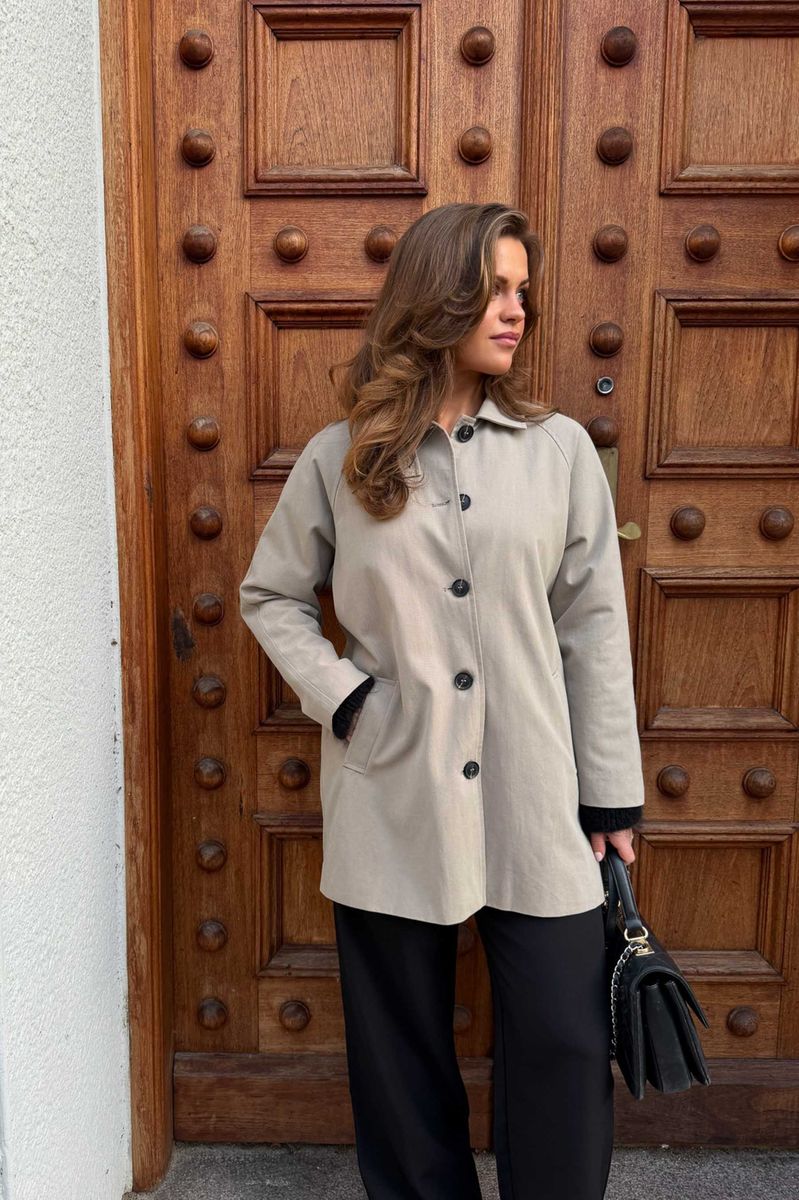 Karla Trenchcoat