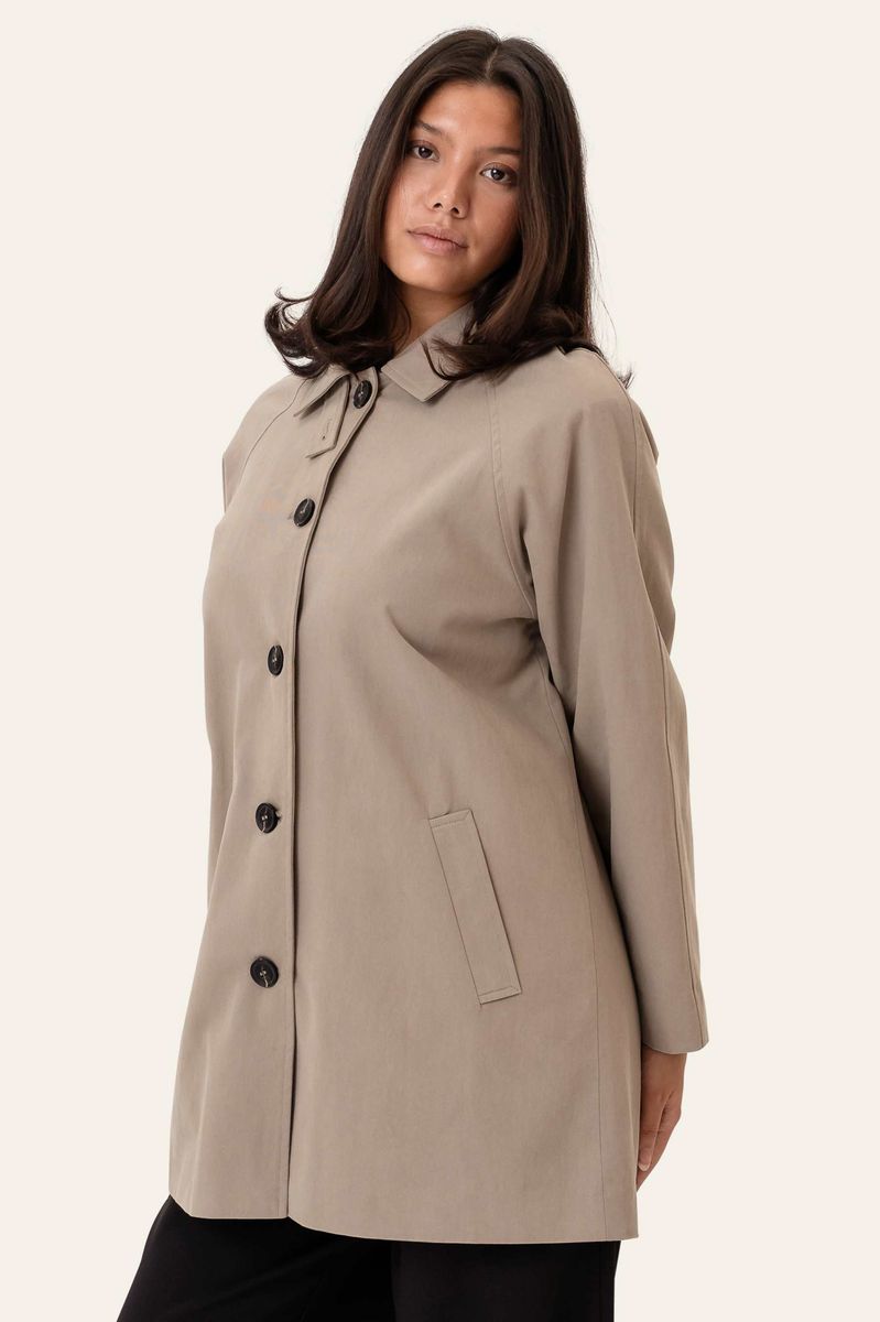 Karla Trenchcoat