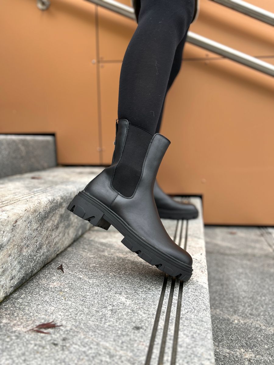 Cleo Chelsea Leather